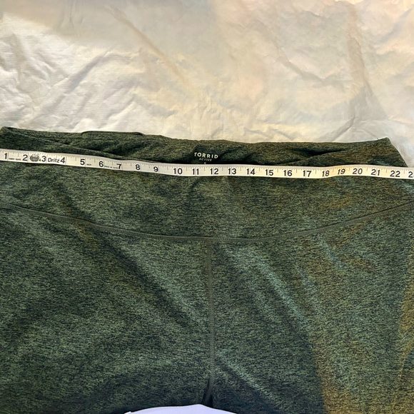Torrid active cropped leggings - Picture 2 of 6